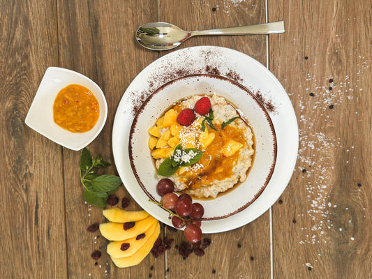 Mango-Kokos Chutney Haferflocken-Chia-Bowl